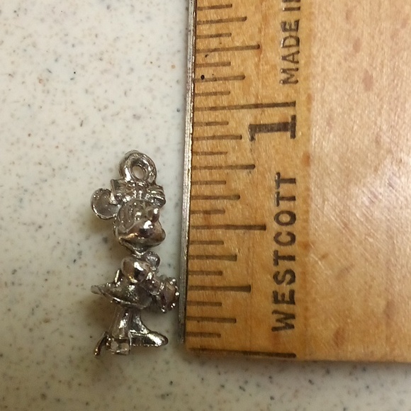 Vintage Disney Minnie Mouse charm. - Picture 3 of 3